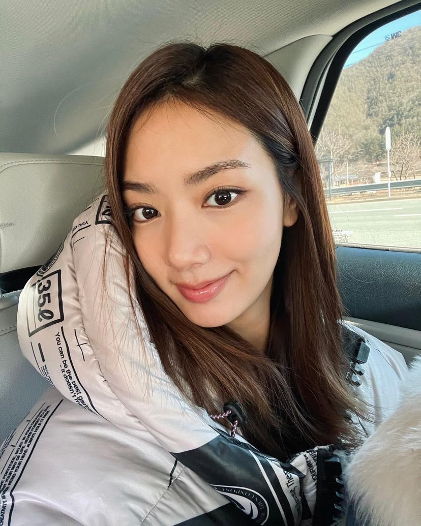 oosolebb's tweet photo. It’s still quite cold outside. ❄️ https://t.co/IXRs3DLq9S