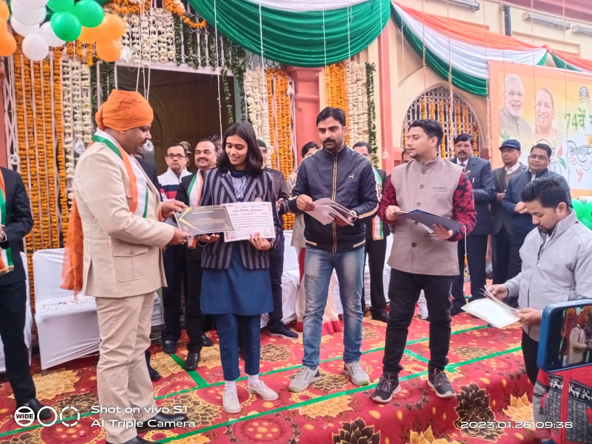SmartMorad1's tweet photo. Moradabad Smart City selected some school students as Brand Ambassador of Integrated Command and Control Centre and felicitated with certificate of Brand Ambassador by our Municipal Commissioner/Chief Executive Officer Moradabad Smart City #mohua #smartcitymission #AMRUT  #cmup https://t.co/RSwGN7ZEzb