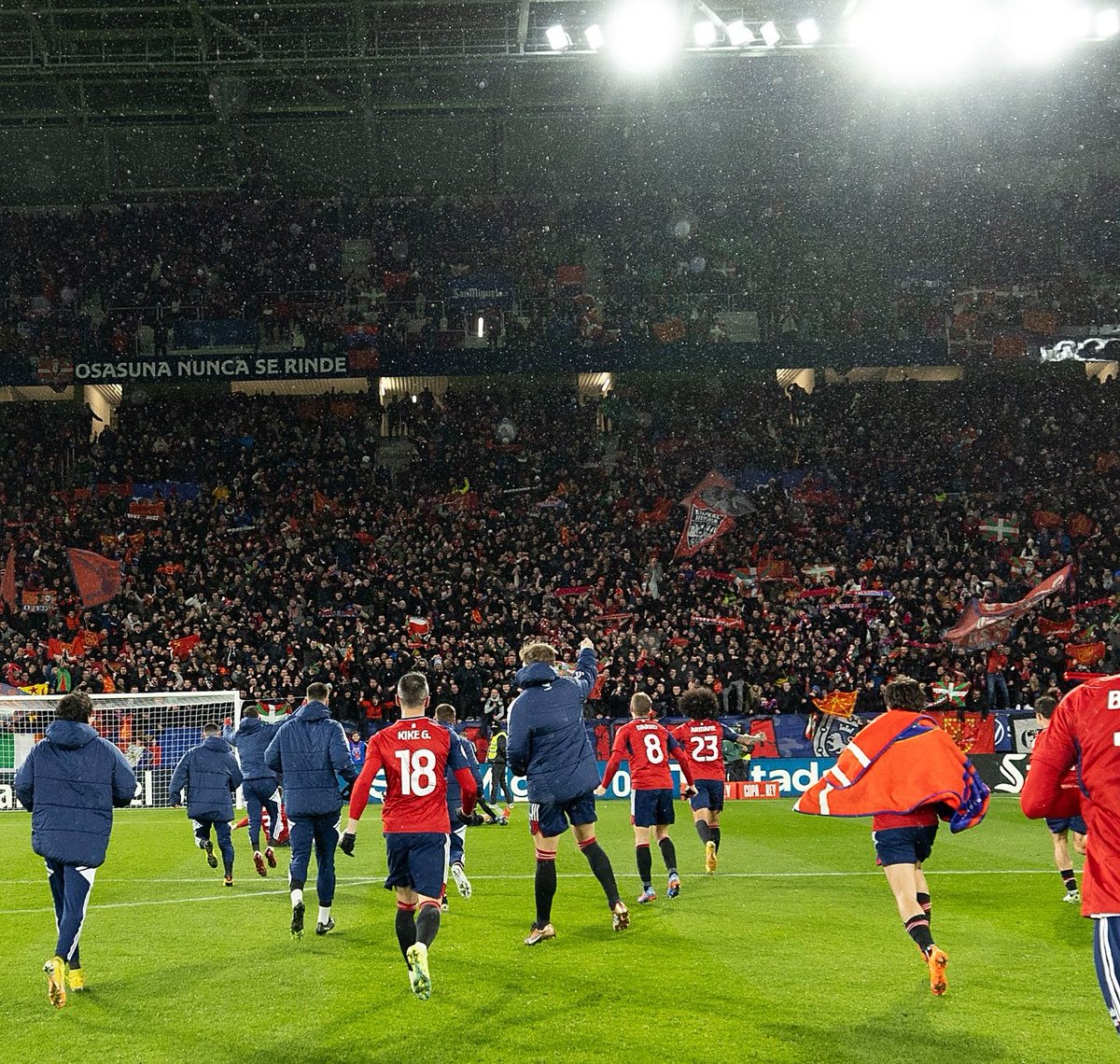 UNA GITANA LOCA TIRÓ LAS CARTAS..
DIJO QUE OSASUNA IBA A SER CAMPEÓN..
