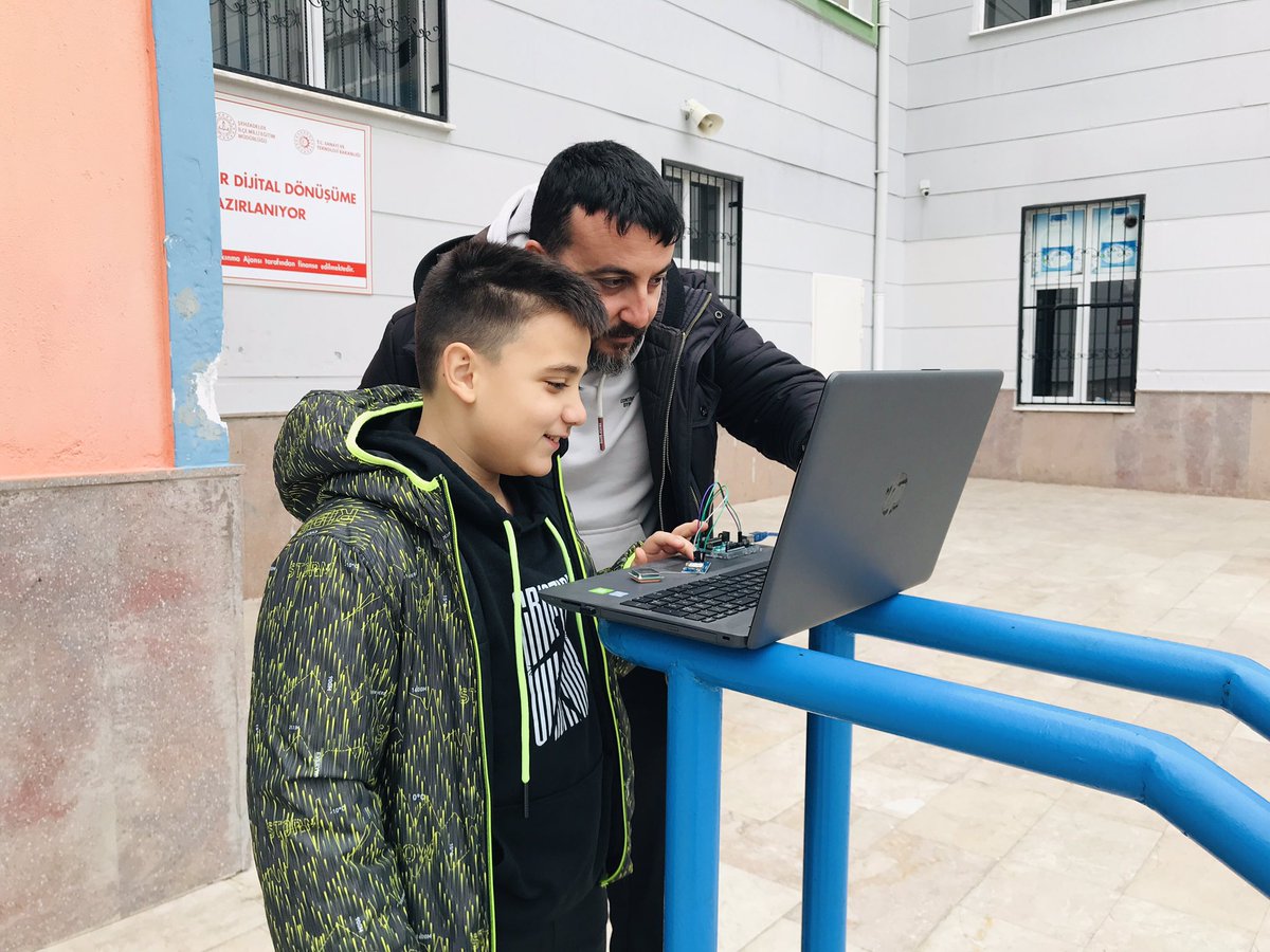 SehzadelerYap's tweet photo. Yarıyıl tatilini proje takımlarımızdaki öğrencilerimizle birlikte proje eğitimlerine ayırdık. 

@mdikici45 @sehzadelermem @BayramISIK45 @ZaferKATR33 @VELIOGUZ @kodlagari @refikacikel https://t.co/ZolrehY3Hr