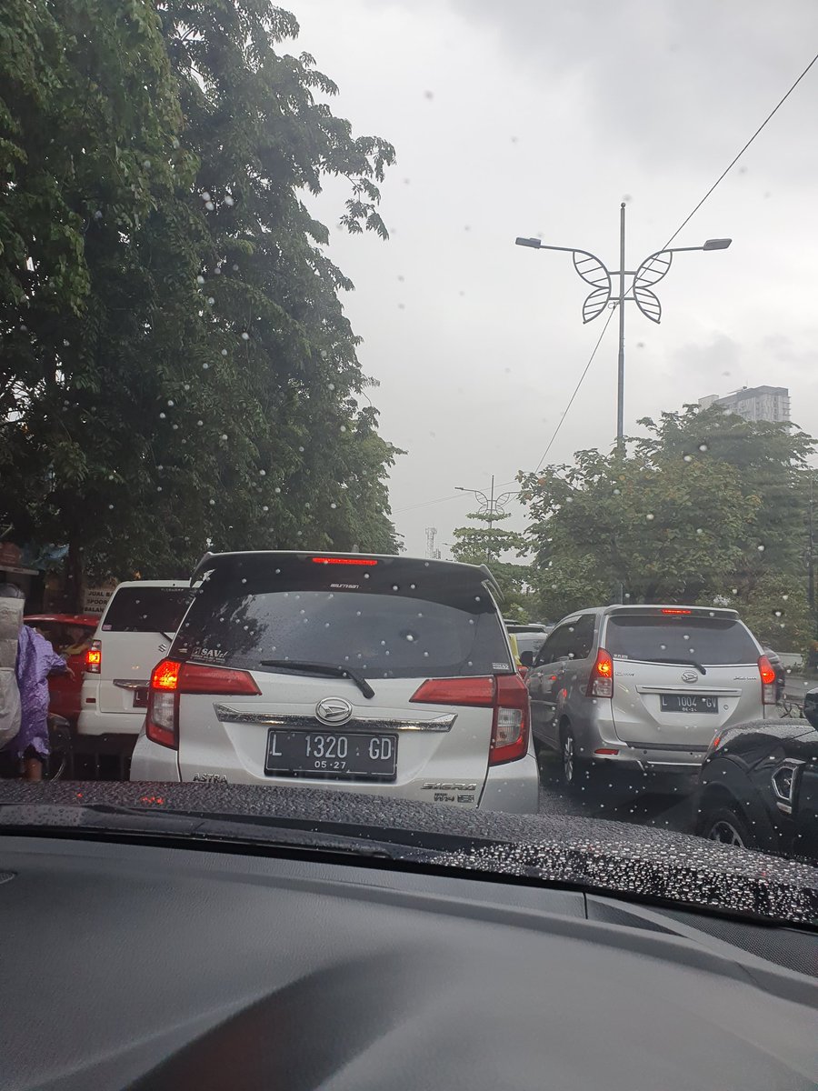 14.55 jl ngagel jaya selatan arah jembatan BAT padat merambat <a href="/e100ss/">Radio Suara Surabaya</a>