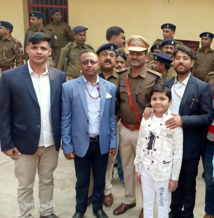 सीआरपीसी और एनसीआईबी टीम गणतंत्र दिवस पर बोकारो चास थाना, सिटी थाना, महिला थाना में गए। देशवासियों को गणतंत्र दिवस की हार्दिक शुभकामनाएं।
जय हिंद !