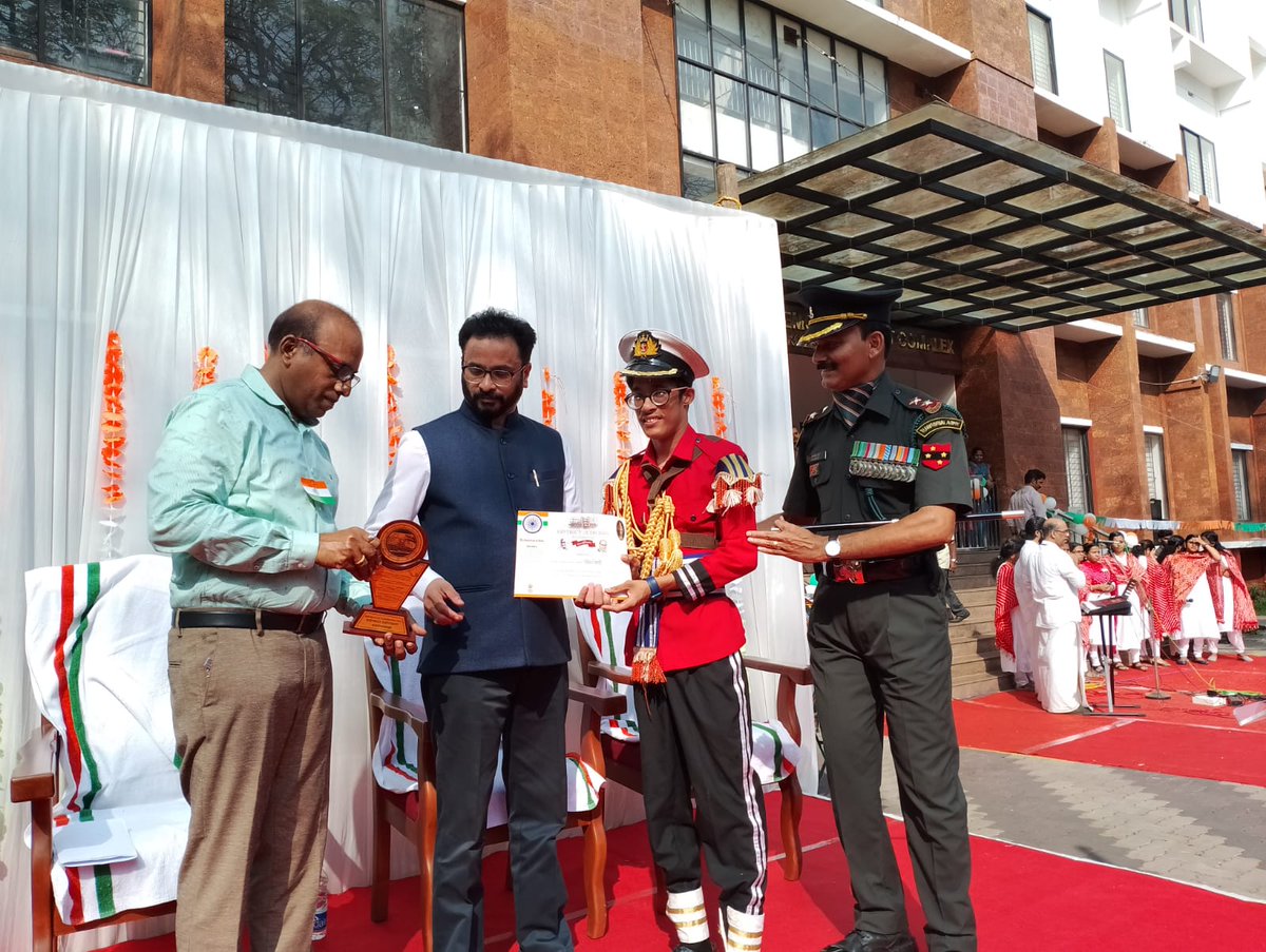 DefencePROTvm's tweet image. 122 Infantry Battalion (TA) MADRAS Pipe Band performed at The District Court, Kozhikode on the occasion of Republic Day Celebrations. Sub Maj &amp;amp; Hony Lt Ashokan of the Unit was Guest of Honour at the ceremony.
