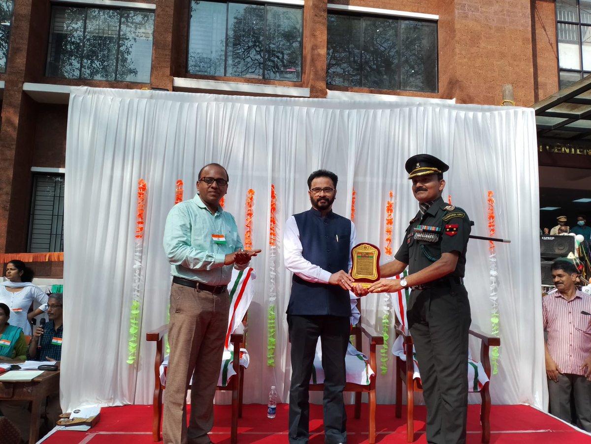DefencePROTvm's tweet image. 122 Infantry Battalion (TA) MADRAS Pipe Band performed at The District Court, Kozhikode on the occasion of Republic Day Celebrations. Sub Maj &amp;amp; Hony Lt Ashokan of the Unit was Guest of Honour at the ceremony.