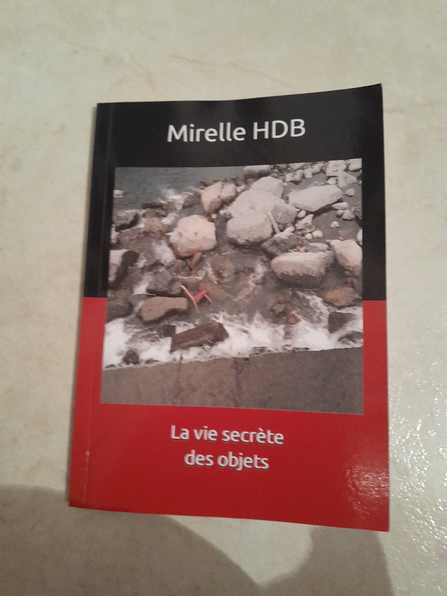 #JeudiAutoEdition   La vie secrète des objets de Mirelle HDB @MirelleHDB  
 Drôle et intelligent, cela fait au moins deux bonnes raisons de lire ce recueil !! Mon avis est sur Amazon.