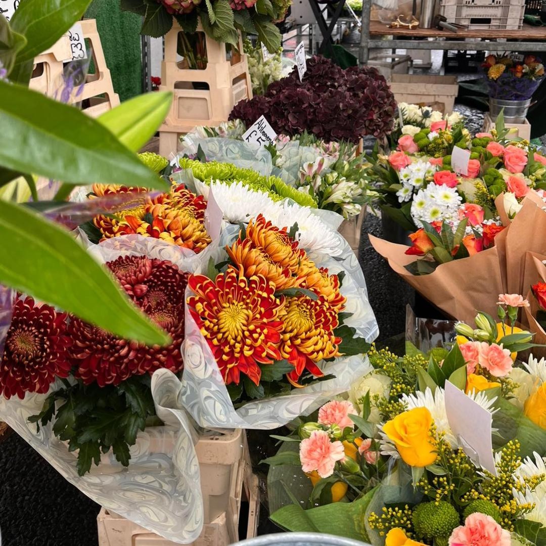 * A Great Way to Make Your Day *

We love the great selection of flowers at our local market., it's one of our favourite places to pick up something special for a loved one, or just brighten up our home. Who would you buy for?
#localmarket #buyingflowers #wetherbymarket #wetherby