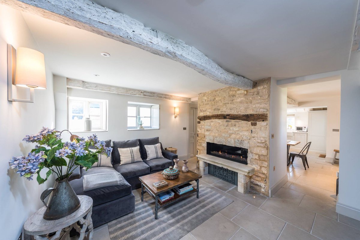 #ThrowbackThursday to this <a href="/OrtalUSA/">OrtalUSA</a> installation we did for the lovely Sasha for her Tinwell Cottage renovation. You can certainly see why the @TimesProperty described this beautiful project as a dream home back in 2017 😍

robeys.co.uk/brands/ortal/