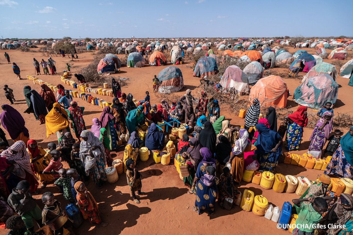 More than 1.4 million people have been displaced by the extreme #DroughtinSomalia. The scale-up of humanitarian assistance contributed to avert famine last year, but if not sustained, high-risk of famine is projected. We need solutions now to save and protect lives. @PACJA1