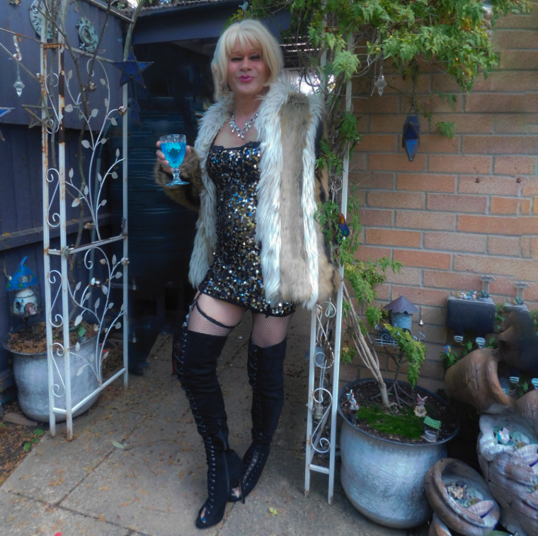 artbyfis's tweet photo. Ready to party🥳? 💋 Steph xxx             #sophisticatedlady #crossdresser #onlyfans #onlyfansbabe #meninheels #meninstockings #longlegs #TGIRL #shemalehighclass #meninpanties #adultcontentcreator #maturetransvestite https://t.co/aE5yvRFsus