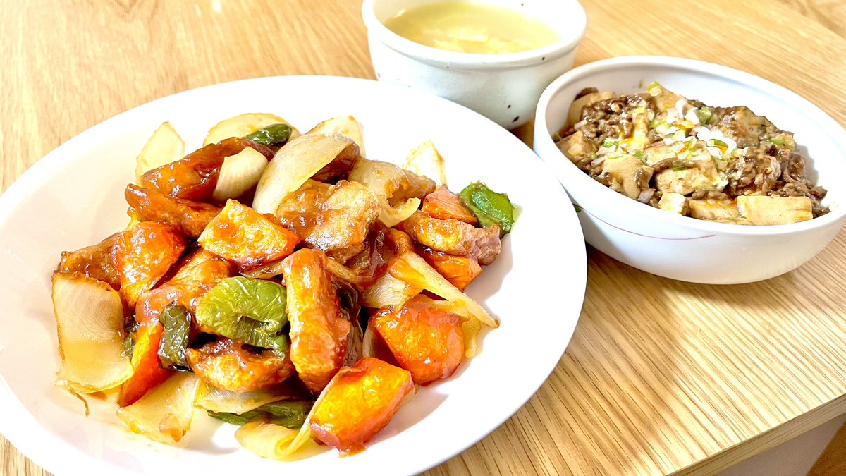 u_king_twtt's tweet photo. 生まれて初めて酢豚を作ってみました
あと、麻婆豆腐を添えてみました
卵スープはかってに沸いてきた気がします
#嫁に貰うなら早い者勝ちだよ
#墾田永年私財法
#年貢の納め時
#今夜お前を刀狩
#生類哀れんじゃう系男子
#ほぼ春画
#東洲斎写楽
#SUBUTA
#YOSHIKI https://t.co/0WVLgqRb01