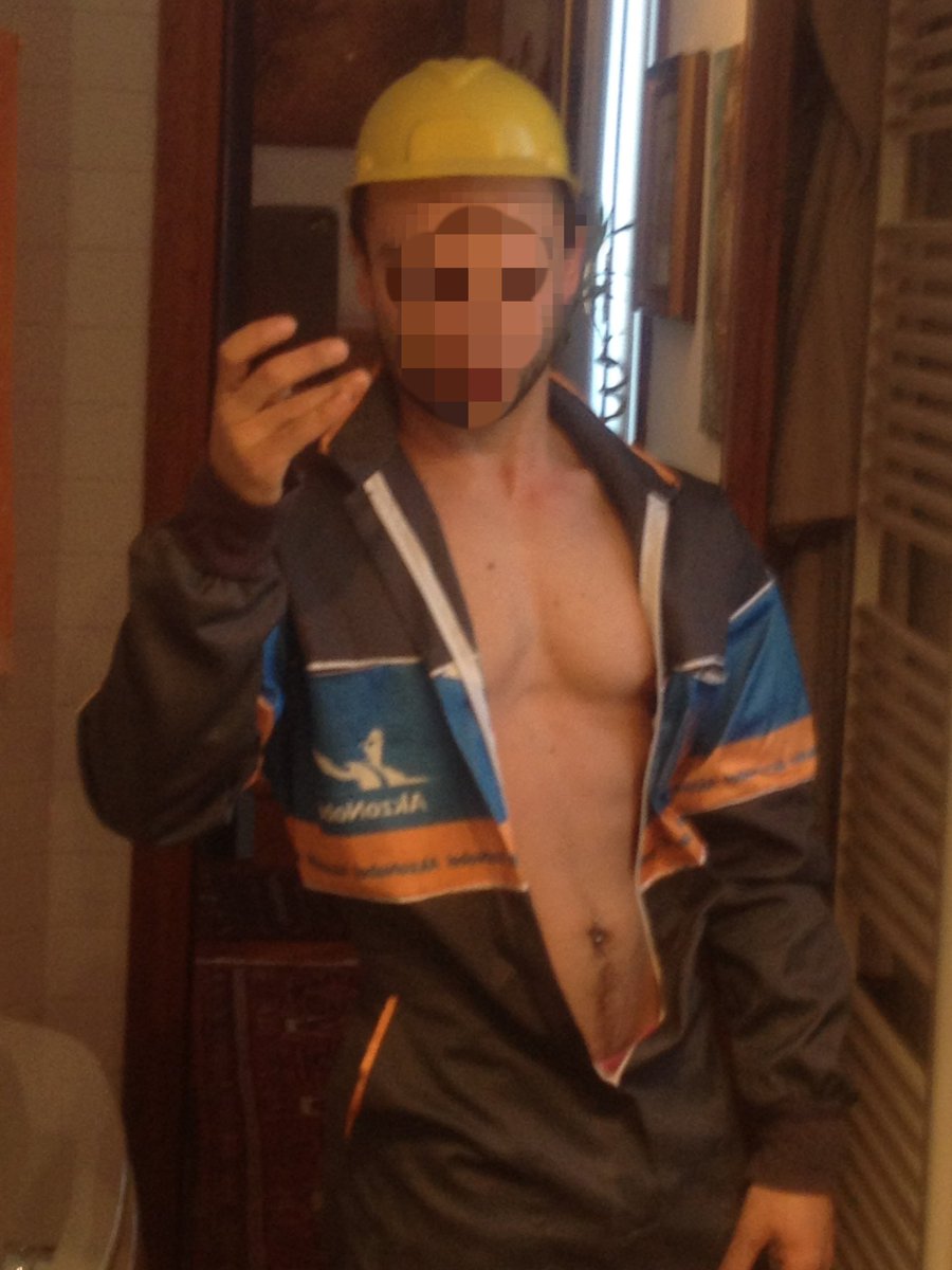 AlphaLordRex1's tweet photo. who’ll be the lucky dog who’ll be able to sniff Lord’s underwear win after a day on the construction site? auction open! 

Quale cagna fortunata potrà sniffare calze e mutande dopo una giornata in cantiere ? L’asta è aperta #findom #alpha #master #dom #cashmaster #finsub #paypig https://t.co/G5fGj8hPkp