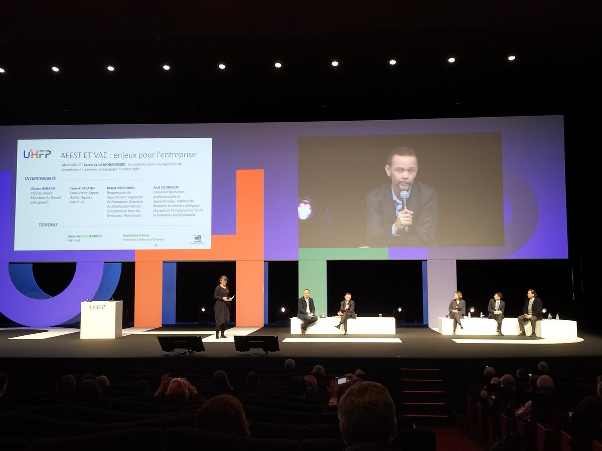Des ressources pédagogiques sur l'AFEST présentées par Frank Savann pour l'AEFA <a href="/ErasmusplusFR/">Agence Erasmus+ France / Education Formation</a> #UHFP2023 
Retrouvez nous au stand n°11 pour les découvrir! 🇪🇺
Et sur notre site : agence.erasmusplus.fr/publications/f…