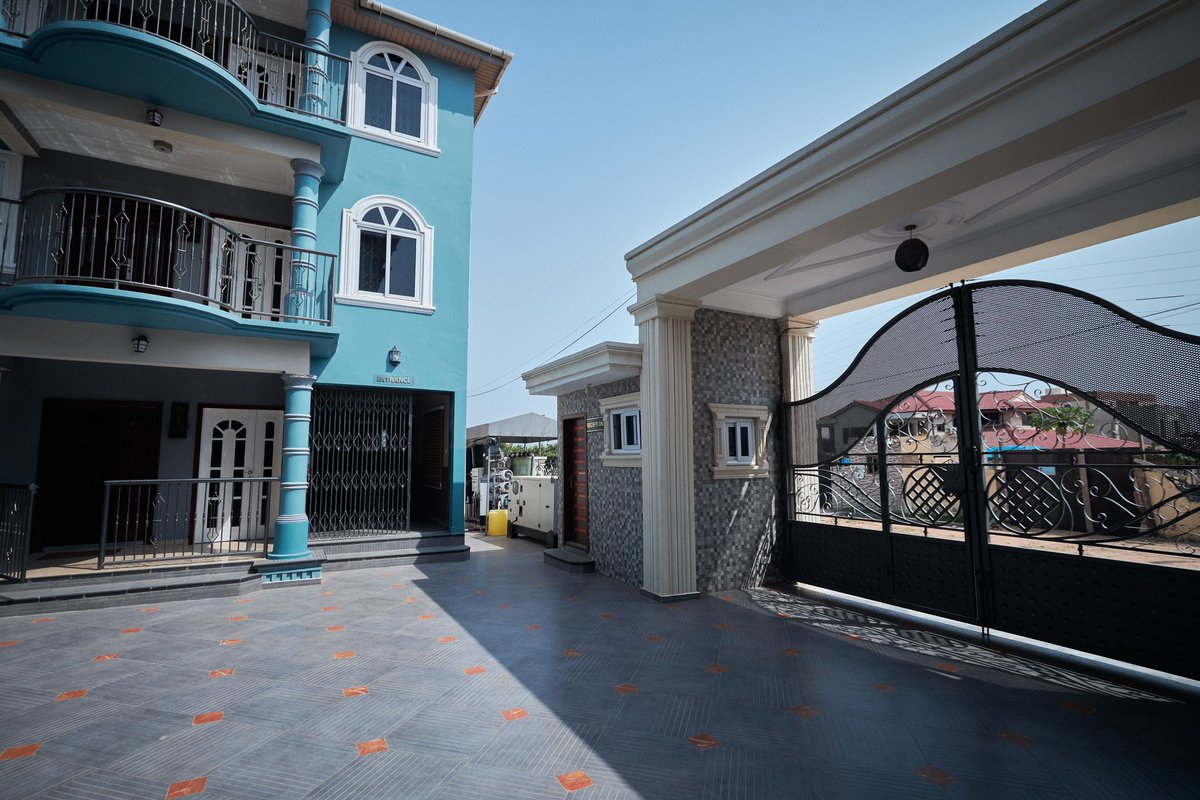 dechatparadise's tweet photo. Take a bold step into our "chateau".
Are you coming with your loved one or with your family, we always have a place for you!
#dechateauparadise #eastairport #luxuryapartments #Accra #travelaccra #ghana #luxury #luxurylifestyle #accraapartments #ghanatourism #yaerofreturn https://t.co/4gzPK3eYOH