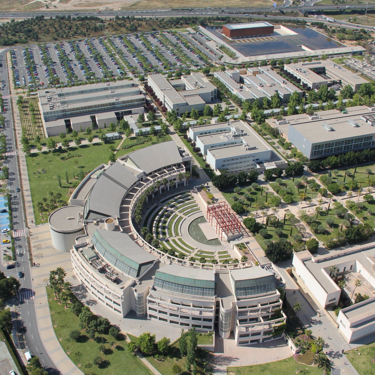 UA_Universitat's tweet image. Convocatòria de #beques d'exempció de taxes de la UA per a estudis de Grau i Màster Oficial. 
Termini de sol·licituds: del 6 de febrer al 3 de març de 2023. 
Tota la info en: sa.ua.es/becas/