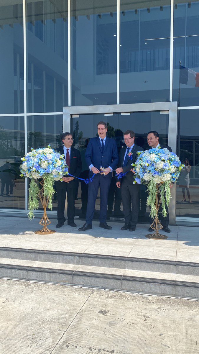becht_olivier's tweet photo. La France est aussi un investisseur important dans le secteur aérospatial. Très heureux d'avoir pu inaugurer le centre de maintenance pour trains d’atterrissage de Revima, détenue en majorité par le fonds français ARDIAN. https://t.co/noBHUqYOIy