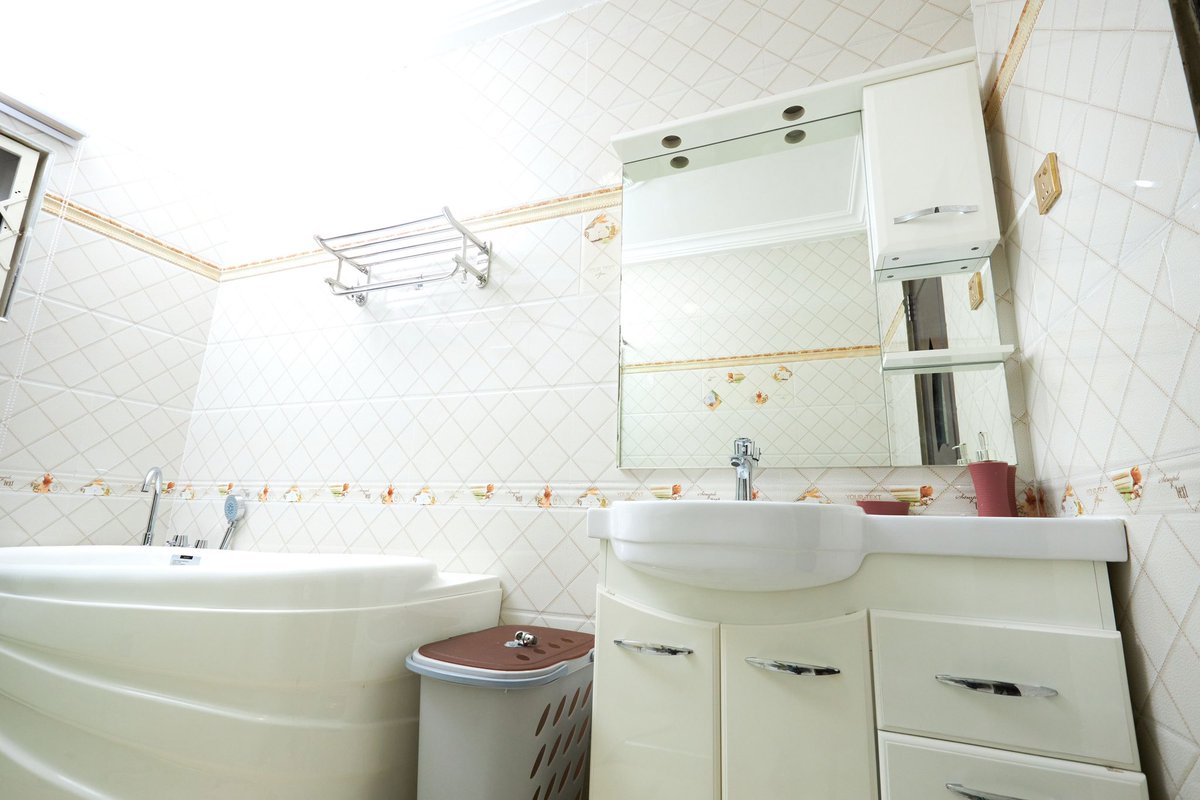 dechatparadise's tweet photo. Luxuriate in our exquisite bathroom.
Where would you rather unwind?
#dechateauparadise #eastairport #eastairportacc #Accra #travelaccra #ghana #luxury #luxurylifestyle #accraapartments #ghanatourism #yaerofreturn #paradise #staycation #vacation #ecape #luxurybathrooms https://t.co/PpDvbuUjgY
