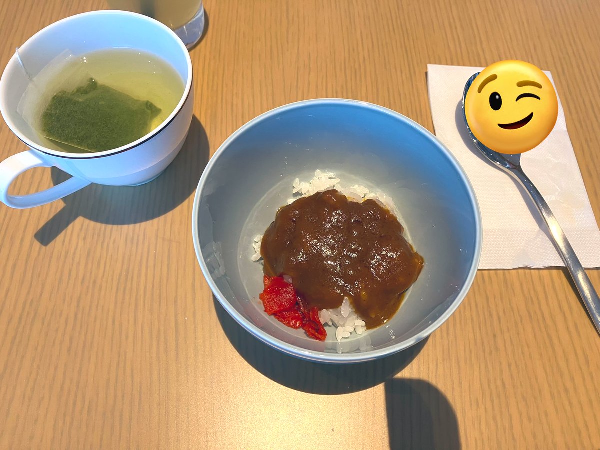 「生まれて初めて暴風雪の中をギャーーーって言いながら歩くことになりましたけど、急遽」|津山ちなみ HIGH SCORE 連載中のイラスト