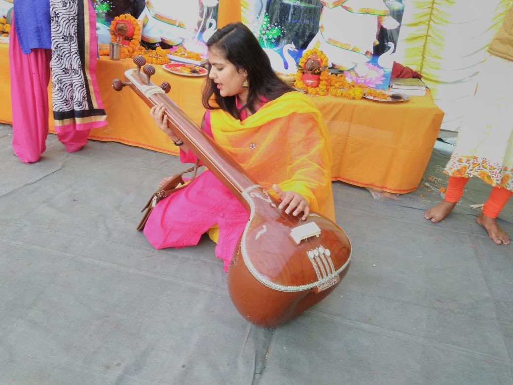 Shwetaraiii's tweet photo. बसंत पंचमी के दिन ही BHU की स्थापना हुई थी…आप जहाँ भी रहें अगर BHU से जुड़े है तो इस दिन आपको हरे भरे विश्वविद्यालय की याद ज़रूर आएगी…बसंत पंचमी की शुभकामनाएँ🙏🏻 https://t.co/9flH3U6ZBc