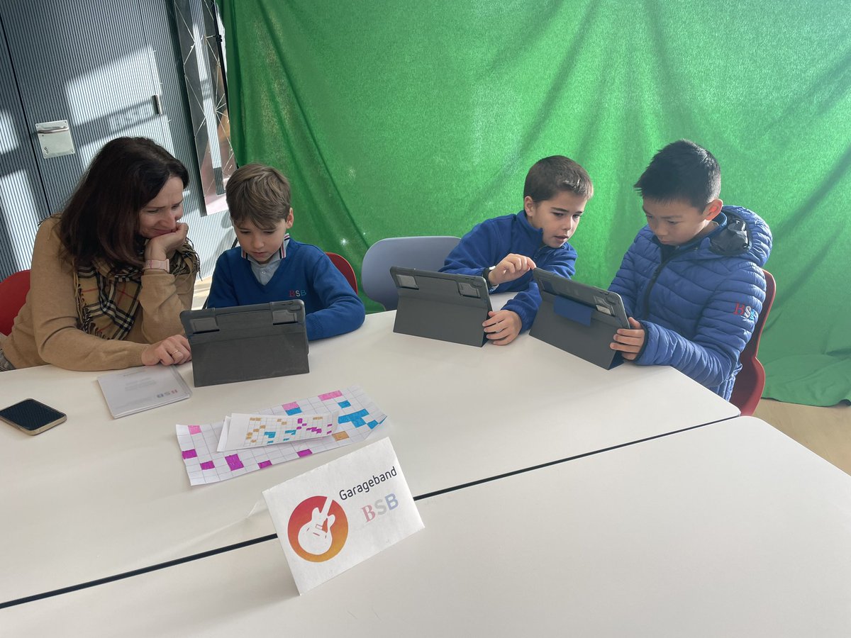 BSBCPrimaryHT's tweet image. How can we make the most of our screentime? Digital Leaders demonstrating to our parents, how to be creative with technology #imovie #powerpoint #garageband #MicrosoftEDU
