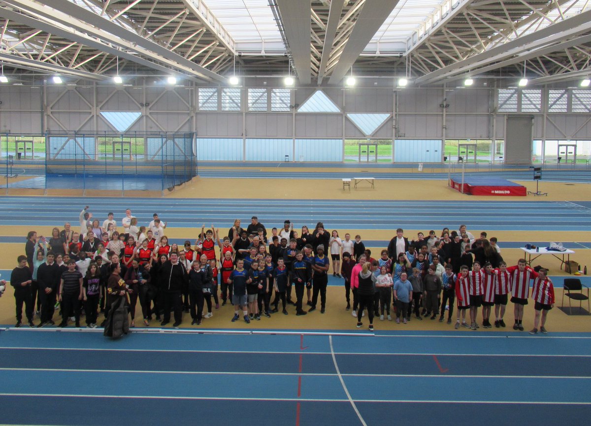 SchoolsIrish's tweet photo. A big thank you to @RathfarnhamAC &amp; @irishathletics for assisting @SchoolsIrish &amp; @EoinScoil in our Leinster and Dublin Indoor Athletics Meet. https://t.co/ji3rmU4CES
