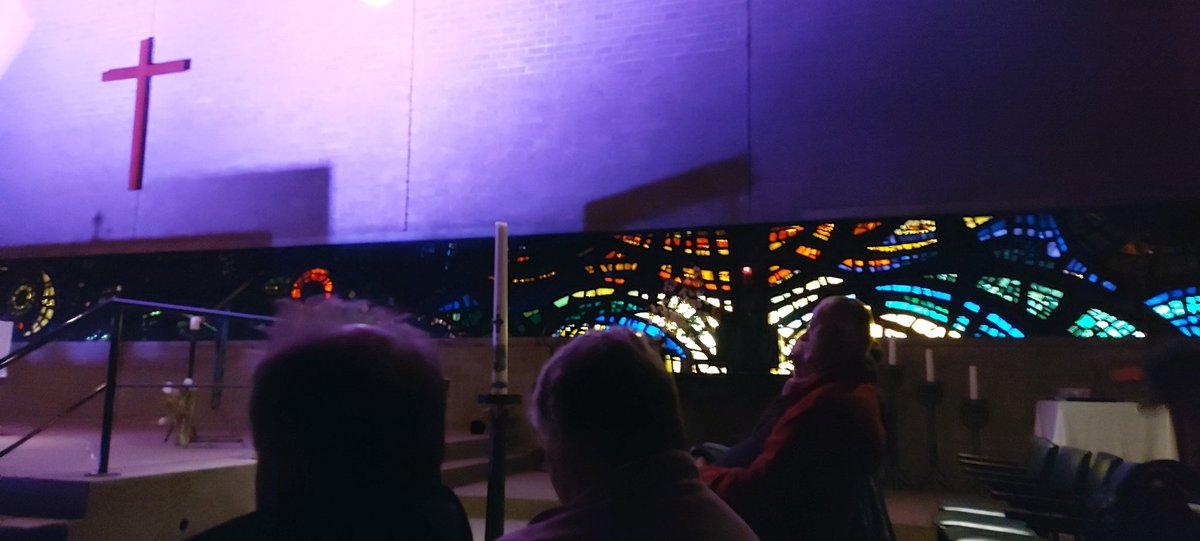 Heerlijk om trompettist Eric Vloeimans weer te horen. Muziek uit het hart. Met minimale begeleiding, alleen Egbert Derix op piano. En al even prachtig. Gisterenavond in de mooie St. Caeciliakerk in Alexanderpolder.