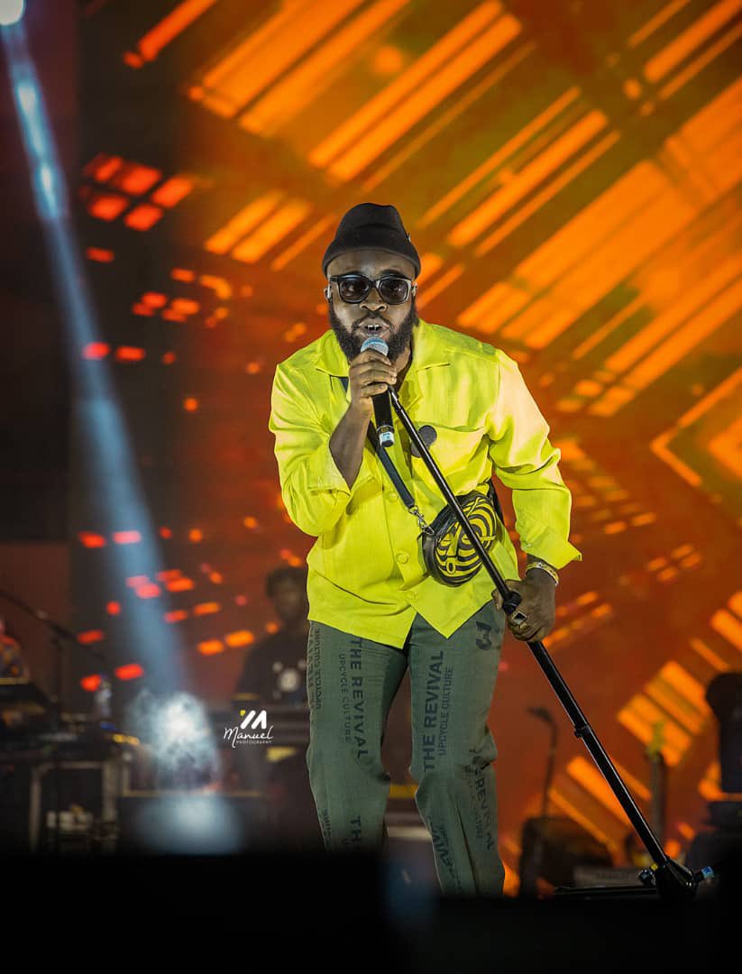 M.anifest tweet media