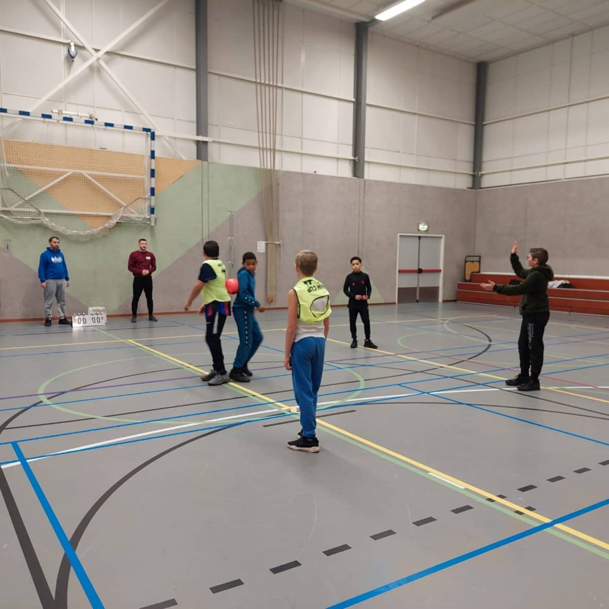 Zaalvoetbal in de Haagse Beemden bij Kleine Broer en Zus 10 +.