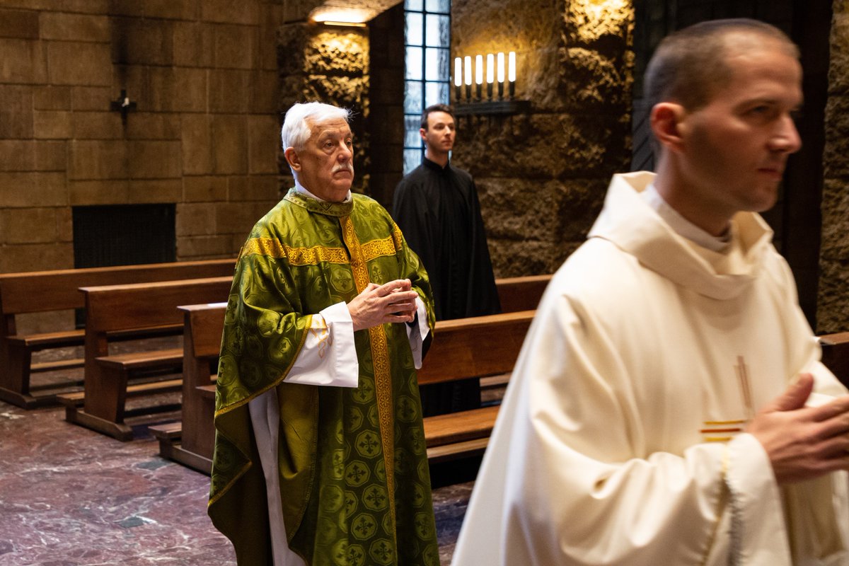 JesuitasGlobal's tweet photo. El 22 de enero de 2023, el P. General Arturo Sosa descubrió un retrato del P. Adolfo Nicolás, que se añade a la galería de retratos de todos los Generales de la Compañía que adorna las paredes del Pontificium Collegium Germanicum-Hungaricum de Roma.
#Jesuitas #PGeneral #Roma https://t.co/vAJbCC4c4m