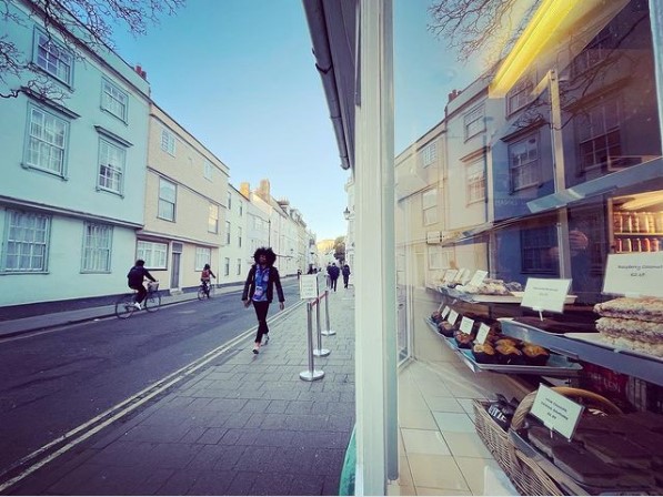 HMCOxford's tweet photo. #FridayPicture A great pic of Holywell St & the window of the (awesome) Alternative Tuck Shop*. #FridayVibes #photooftheday
*ATS is in a building owned by the College, with office space & accommodation above it.
📷(c) Rachel Cairns (cairnsr @instagram) with permission & thanks. https://t.co/F9usyW4tzR