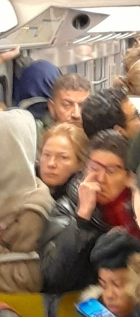 TheSatoShib's tweet photo. @rerb_st_remy @JPFarandou @BFMParis @Asso_usagersidf @IDFmobilites @CBeaune @Courb_RERB @Plusdetrains @transportsidf @SNCFVoyageurs @RATPgroup Y en a qui ont la haine envers toi dit donc https://t.co/mL6VUdQb2I