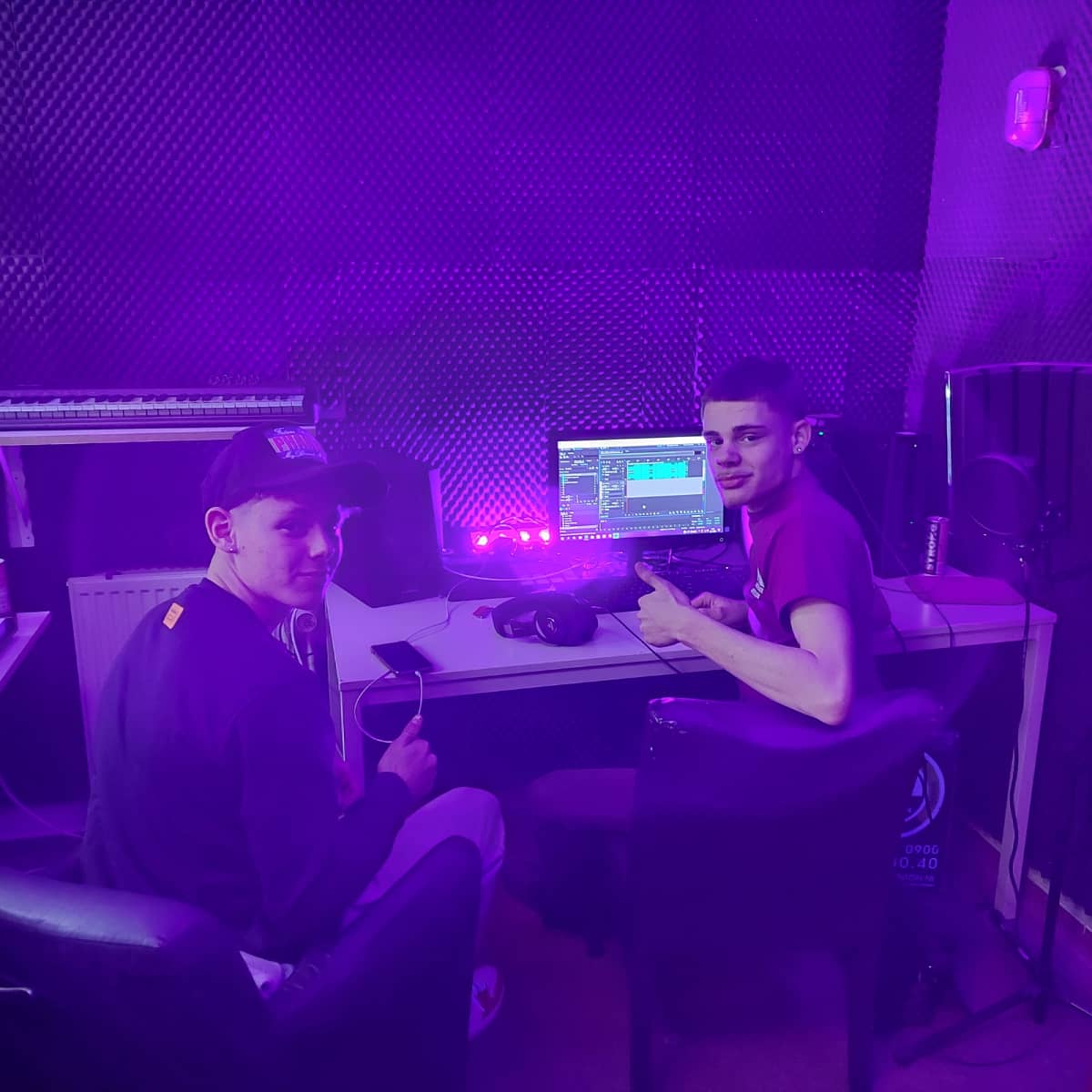 Gisteren is er ook weer een studio sessie geweest🎵🎙