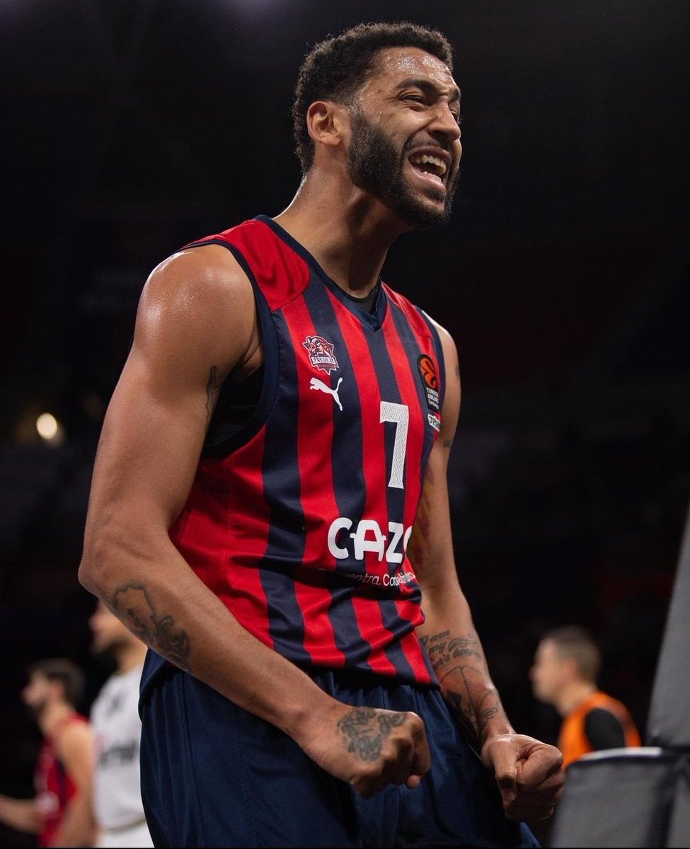 arocey's tweet image. Que bonito sería petar Tuiter con esta imagen y frase y mostrar todo el Baskonismo nuestro cariño a Pi. La Haya cagado o no (la mayoría la hemos cagado 1.000 veces) yo con un tío como él a muerte. Que algo así no tape todo lo bueno de este chico. 

💙❤️ONE LOVE❤️💙