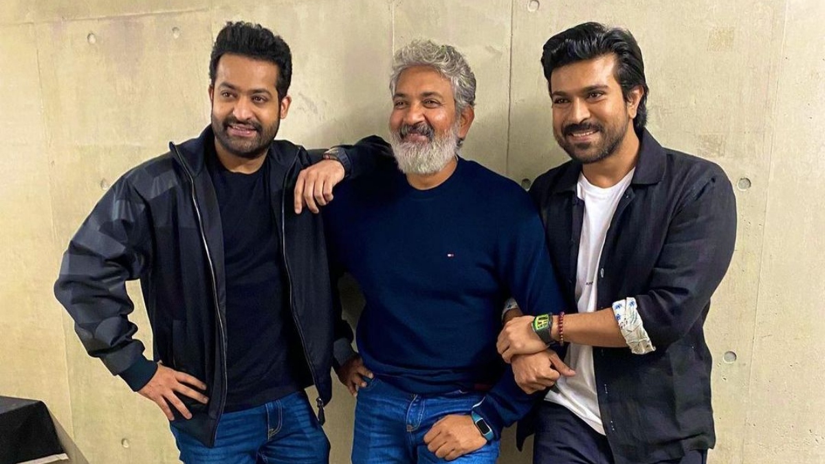 Hindustaantime's tweet photo. Team RRR including Jr NTR, Ram Charan, and director SS Rajamouli has arrived in Los Angeles for the Golden Globe awards. #goldenglobeawards #ramcharan #RRR https://t.co/gxmTsABiMd
