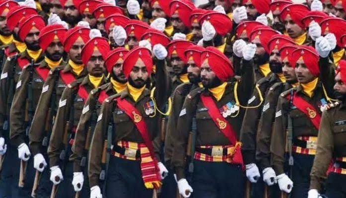 HarteerathSingh's tweet photo. On #RepublicDay right through from Vijay Chowk to Red Fort, all contingents salute only once – they salute the President of India. But, the #Sikh Regiment salutes twice. The second salute is to Gurdwara Sis Ganj Sahib. https://t.co/pLI8I8RT09
