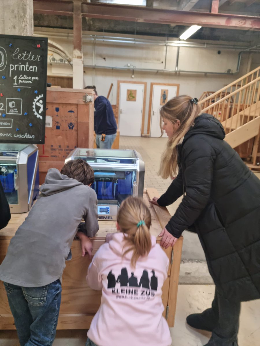 Cool, een 3d printer live in actie zien <a href="/Uitvindfabriek/">De Uitvindfabriek</a>