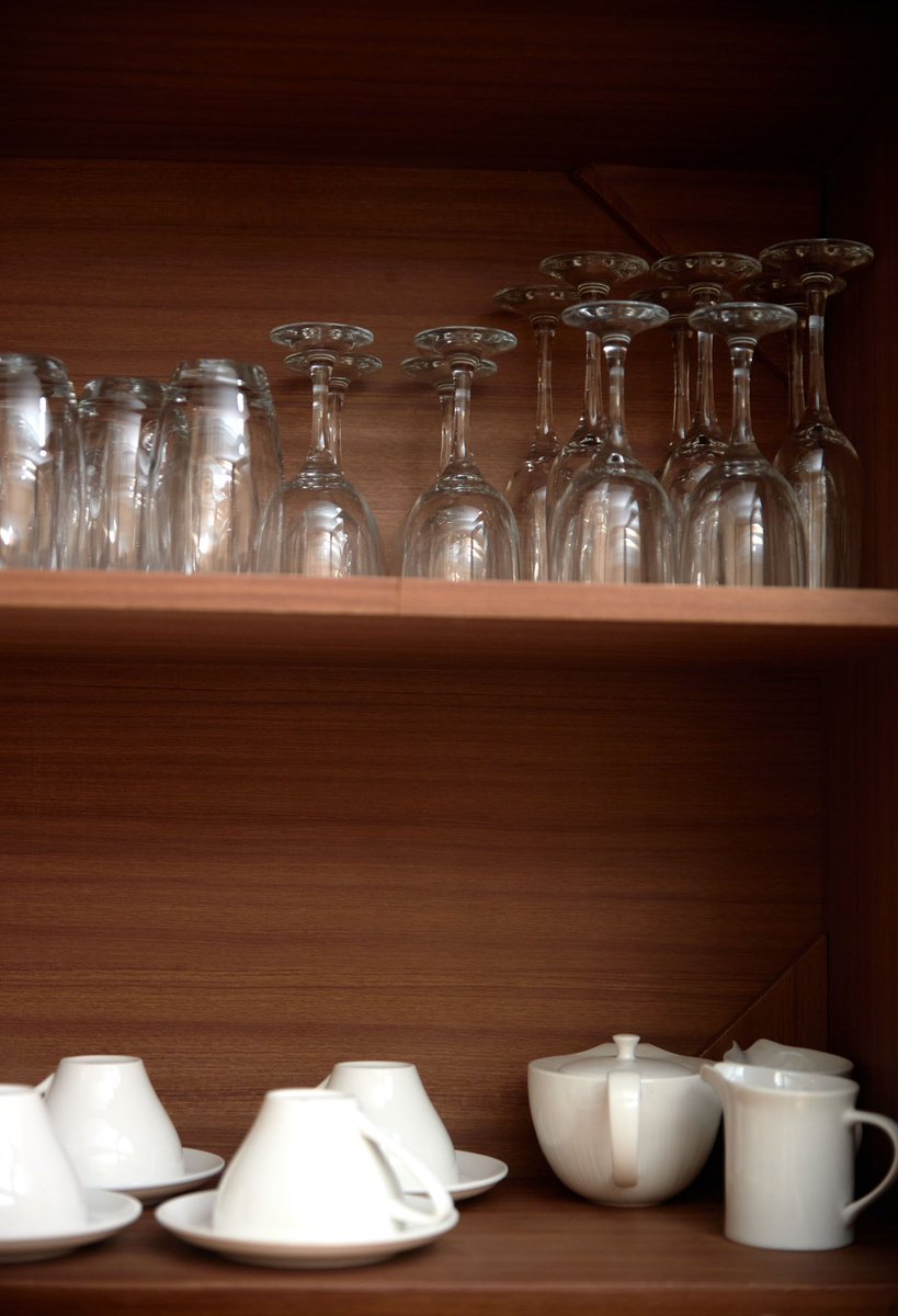 dechatparadise's tweet photo. Here you know our attention to detail is unrivaled! Our lavishly appointed kitchens say it all.🍴☕️
#dechateauparadise #eastairport #eastairportacc #Accra #travelaccra #ghana #luxury #luxurylifestyle #accraapartments #ghanatourism #househunter #paradise #colourfulkitchen https://t.co/w0mDGhWyNu