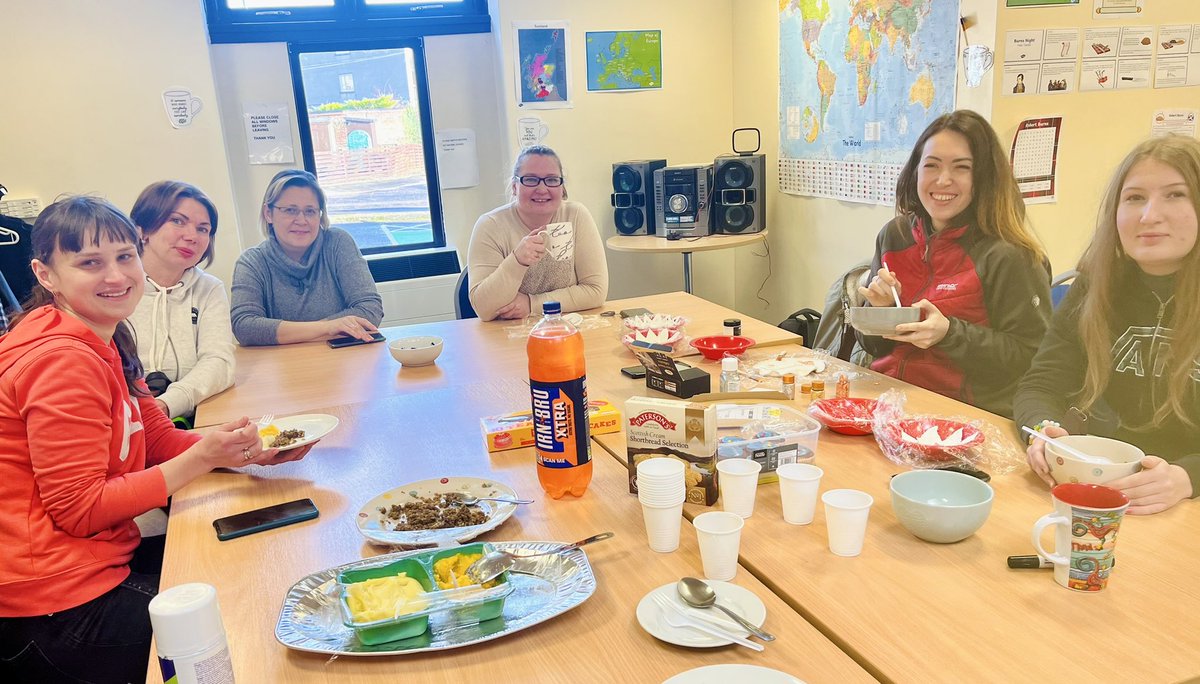 ESOL learners enjoying their first taste of haggis, neeps and tatties to honour Robert Burns. Cups were definitely full o’ kindness (and Irn Bru) 🏴󠁧󠁢󠁳󠁣󠁴󠁿 #becauseofcld #newscots @ClacksEducation