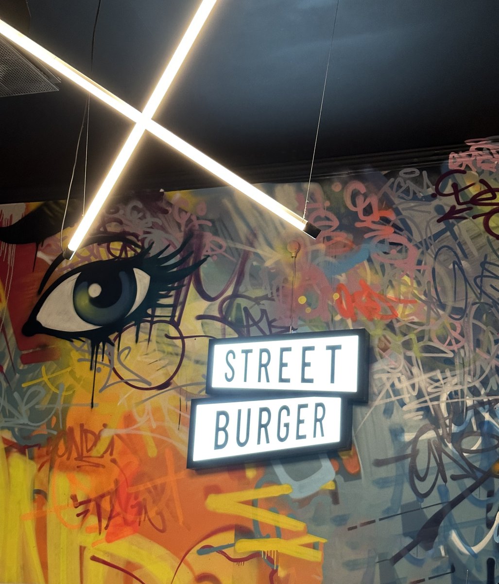 Fantastic value at Gordon Ramsay's Street Burger on the Charing Cross Road, £16 for a vegan burger and fries, just around the corner from Leicester Square! 🇬🇧 Great atmosphere and love the graffiti! #leicestersquare #london #LDN #charingcrossroad #streetburger #gordonramsay