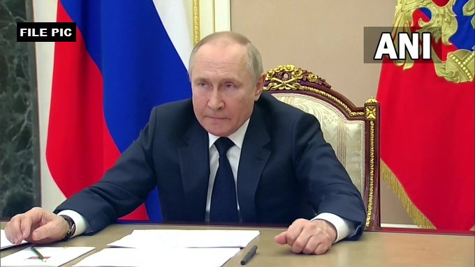 ANI's tweet photo. Please accept congratulations on #RepublicDay. India’s achievements in economic, social, scientific, tech&amp;other spheres are widely known. Your country is making substantial contribution to ensuring int'l stability&amp;to addressing vital issues on regional&amp;global agenda: Russian Pres https://t.co/lFEXEAEZ3S