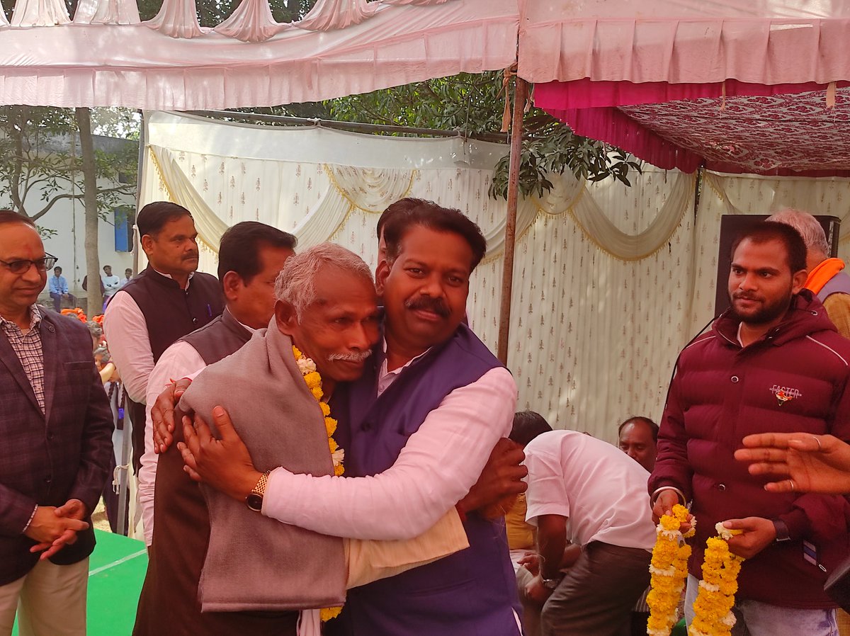 MlaShivnarayan's tweet photo. *ग्राम पंचायत करकेली प्रागंण मे गणतंत्र दिवस के शुभ अवसर पर बांधवगढ़ विधायक श्री शिव नारायण सिंह की मुख्य आतिथ्य मे हुआ भव्य कार्यक्रम* https://t.co/k3jQWbtZvm