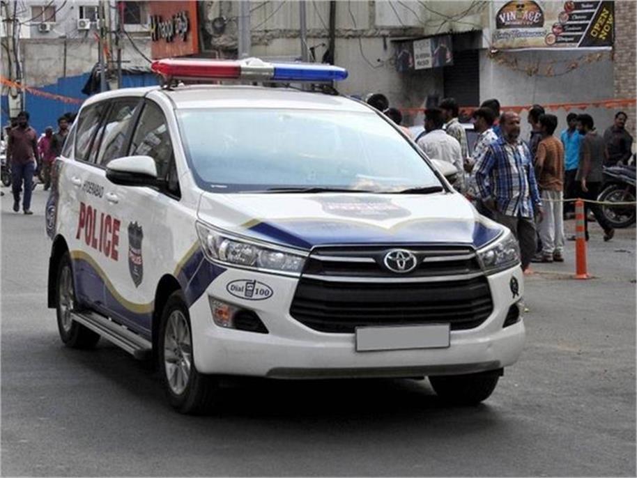 punjabkesari's tweet image. पहाड़ गंज थाने में हेड कांस्टेबल खुद को मारी गोली, सुसाइड नोट मिला
punjabkesari.in/national/news/…
#Delhi #headconstable #DevendraKumar #suicide #shootinghimself #PaharGanj