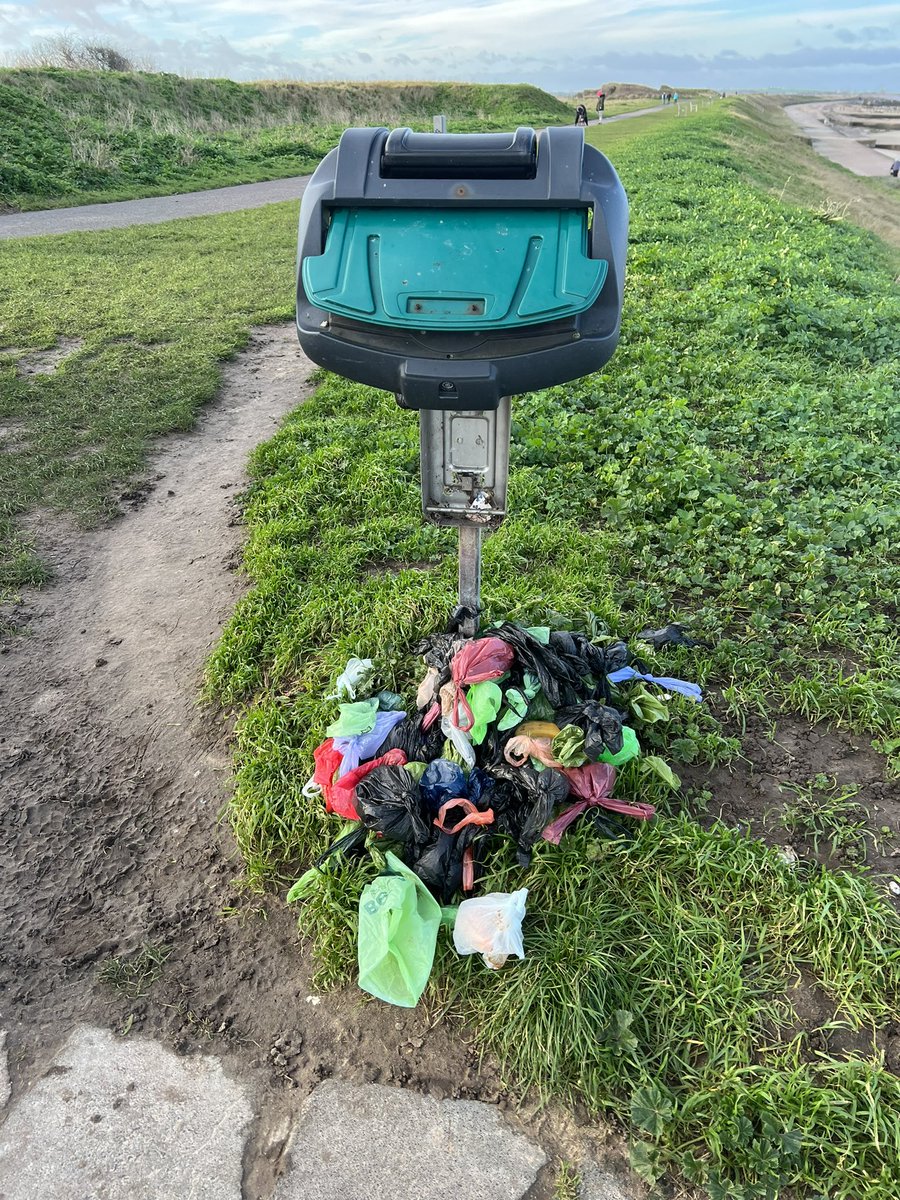 beckhamb473's tweet photo. @ThanetCouncil can you please replace the dog waste bin in minnis bay !!! You seem to of removed it instead of replacing it???? https://t.co/VyJDnKpXCp
