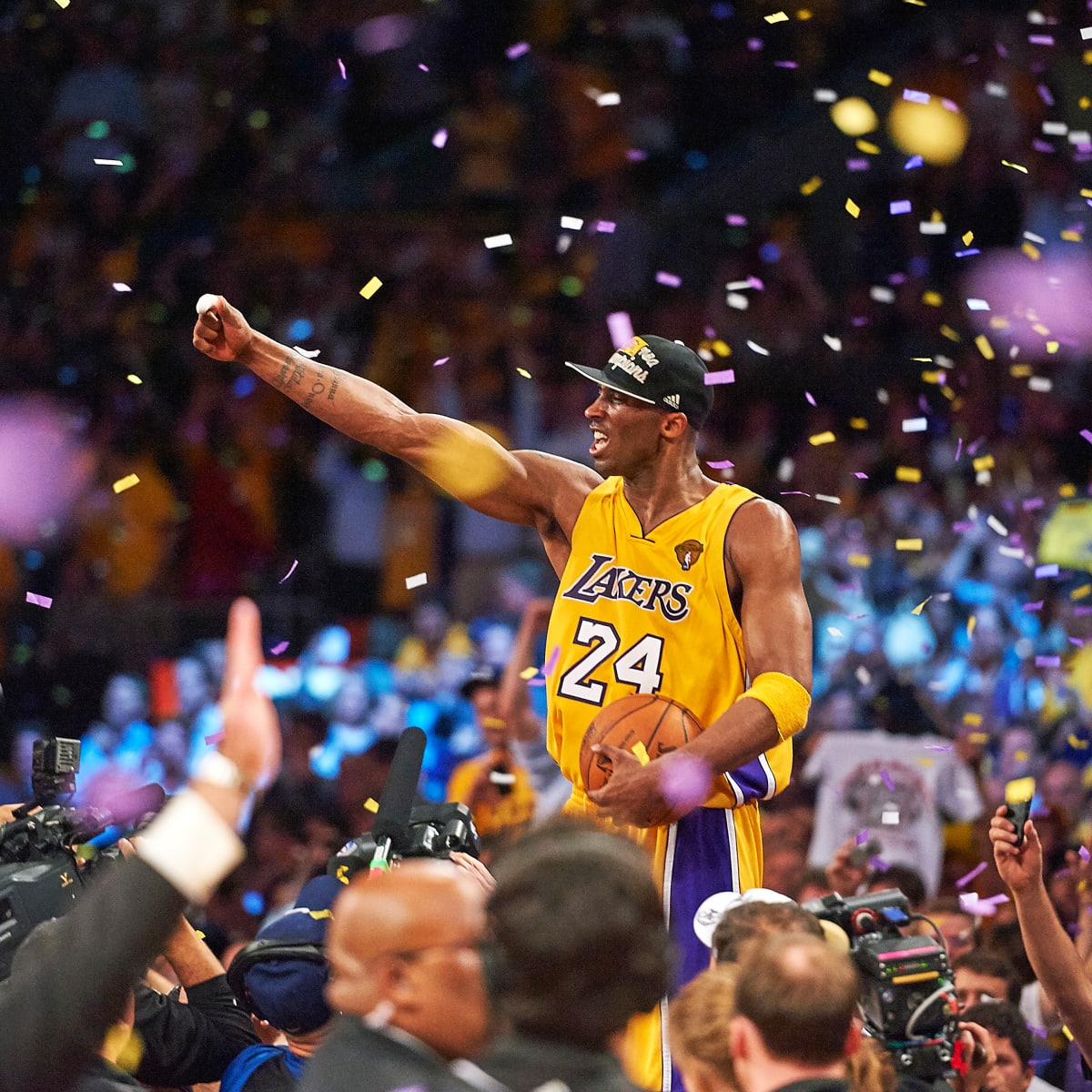 🐍 Il y a 3 ans jour pour jour, le monde perdait une légende du sport, un symbole de persévérance  et une icone noire en la Personne de <a href="/KobeBryant/">Kobe Bryant</a>
⏪ #CchicRewind
#MambaForever #KobeBryant