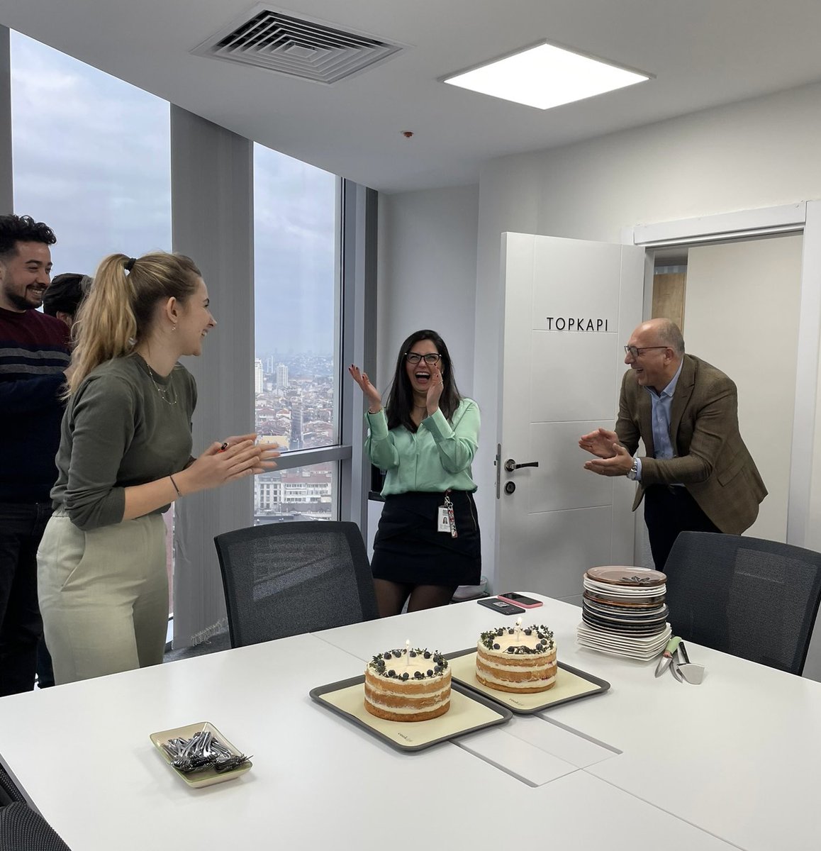 emsan's tweet image. Genel Müdürümüz Hakan Zihnioğlu’na küçük bir doğum günü süprizi😊