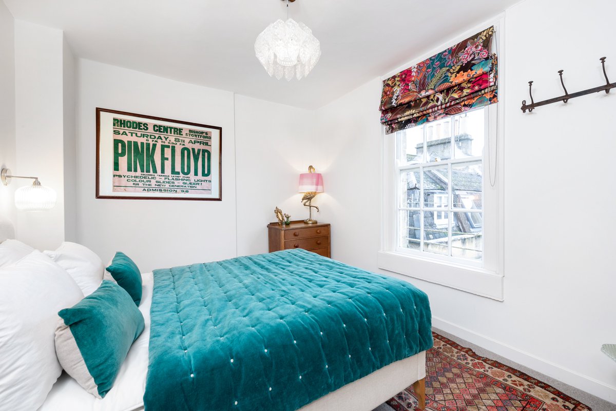 ⚡️Successful AirBnB central apartment ⚡️

Introducing Brock Street, a beautifully presented one-bedroom top floor apartment with delightful views, in a prime residential, city centre street. Recently run as a successful AirBnB.

👉 cobbfarr.com/property/?pid=…