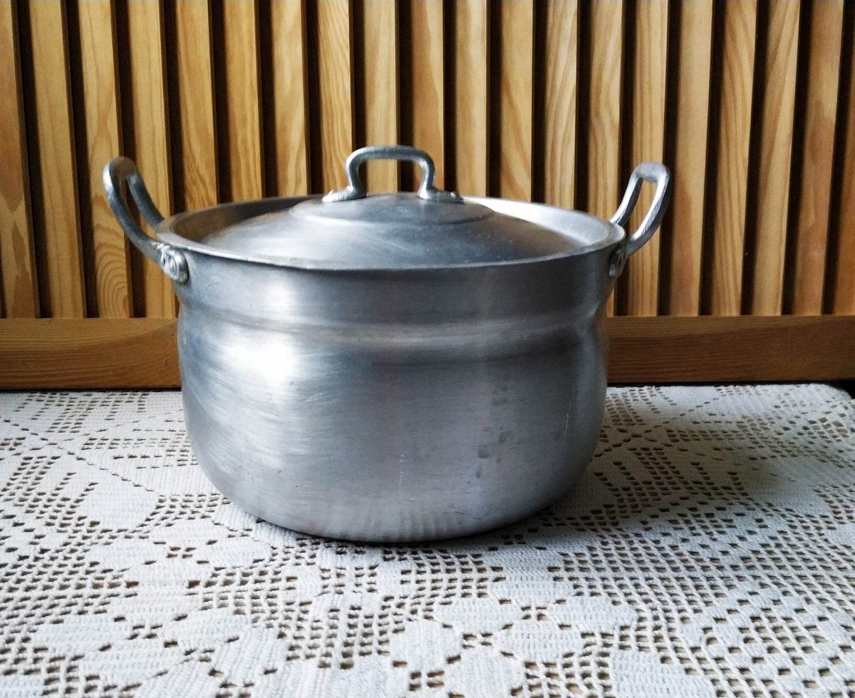 VintageSoviet's tweet photo. #Vintage #Aluminium #casserole #cooking #pot #rusticpot #farmhouse #decor #camping
https://t.co/mOviH5dtRC @Etsy https://t.co/PR7SnTGUU9