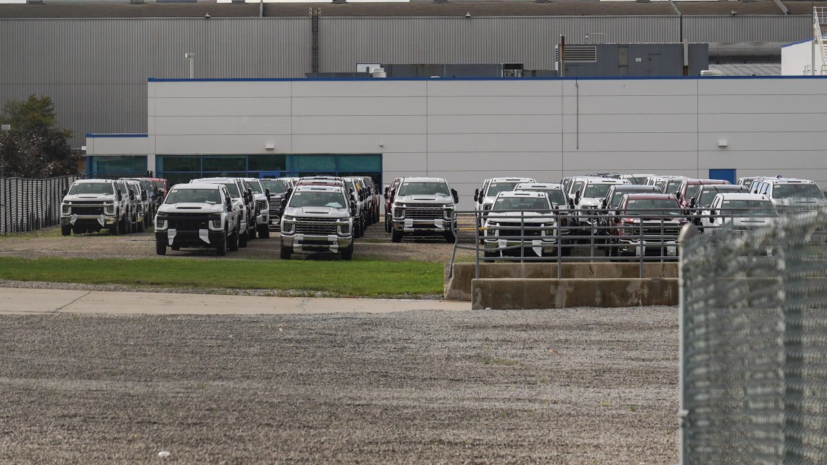 Paloutz's tweet image. GM to invest close to $1B in 4 US factories, 2 in Michigan! More from DFP: ow.ly/4WnI104s72R

#manufacturing #miworks #automotivemanufacturing