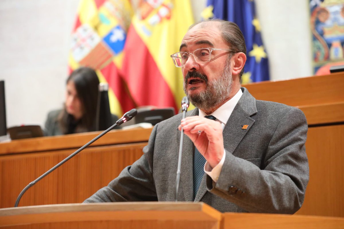 JLambanM's tweet photo. En @cortes_aragon anuncio dos leyes que permitirán a #Aragon liderar la producción de energías renovables en #España y hacerlo en provecho de la Comunidad,para consumir aquí lo que generemos aquí. @GobAragon y @aragonenergia vamos a crear un sistema energético pionero en #España https://t.co/pi5Gb5LC0d