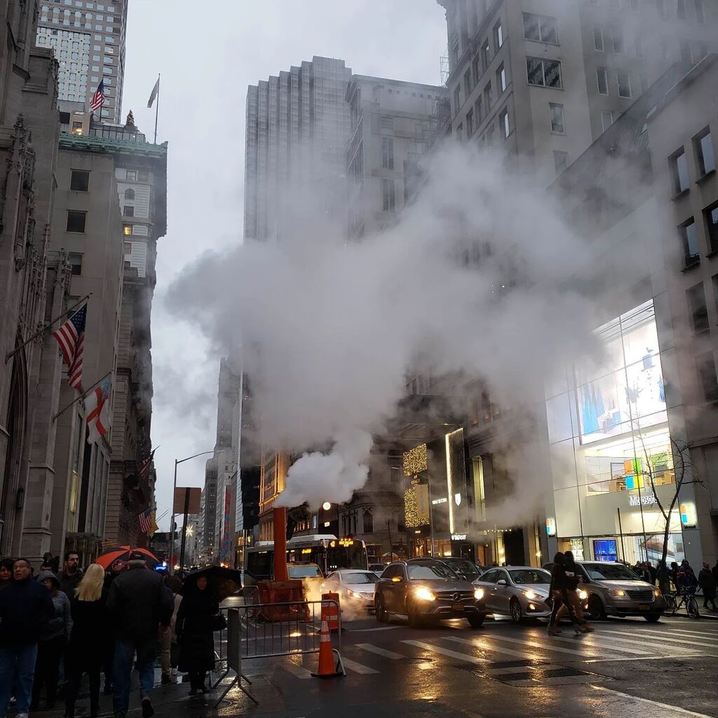 StyleOnTheSide's tweet photo. The day when the mist took over....
.
.
.
.
.
.
.
.
#styleontheside #carolinetopperman #seetheworldthroughmyeyes #storiesoftheeveryday #storytellers #travelphotography📷 #tellyourstory #torontowriter #travelphotoblog #teampixel #pixel5 #googlelocalgui… https://t.co/7rOsyLpFKq https://t.co/Ps5QI7kkCx