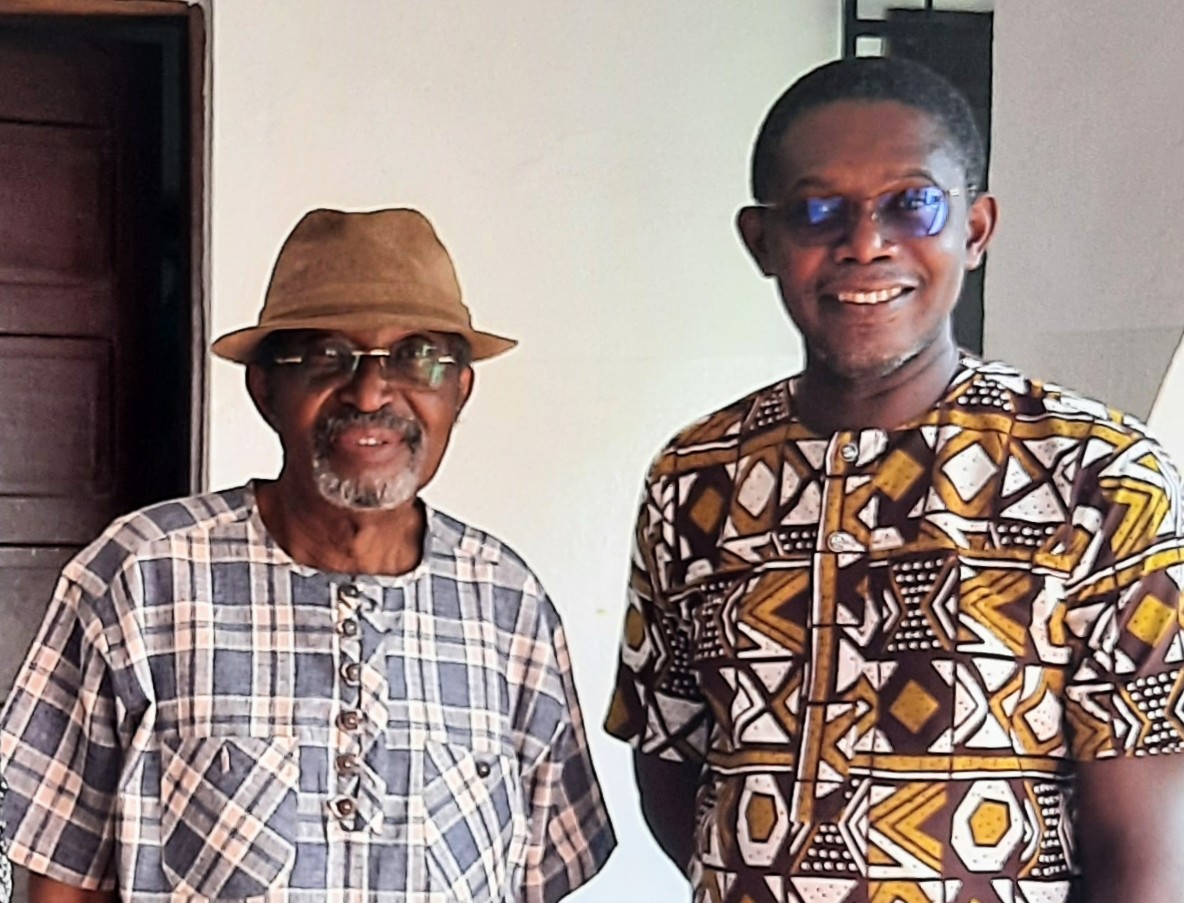 EricWonanu's tweet photo. Visite à l'atelier ce matin du très grand Ludovic Fadairo, de passage à Lomé. Un honneur et un tel plaisir ! Merci cher aîné. Quelque chose de délicieux est au feu... https://t.co/S8xf3GlQAQ